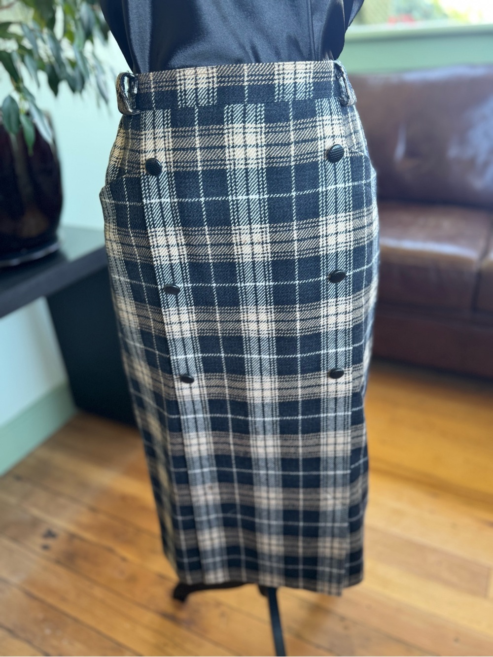Delmod International– vintage, plaid, wool, double button Pencil Skirt-size 44